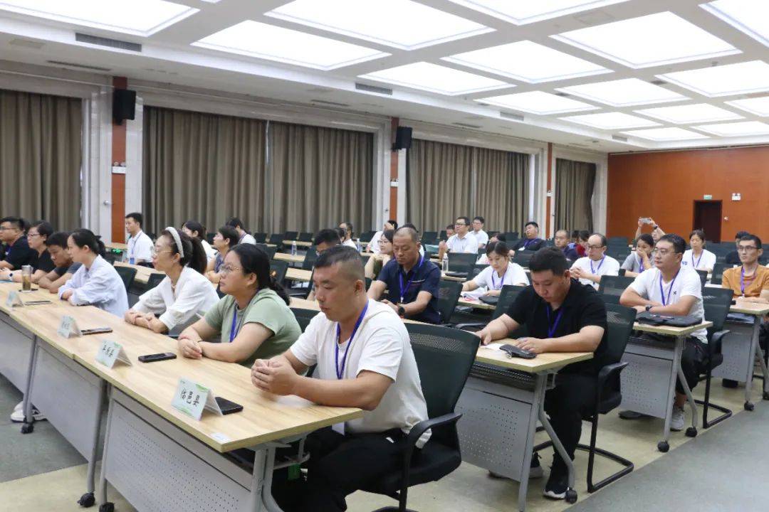“重”工出“細”活<strong></p>
<p>橋式起重機
</strong>，德州市新材料產(chǎn)業(yè)（橋式起重機）技能競賽成功舉辦:橋式起重機

